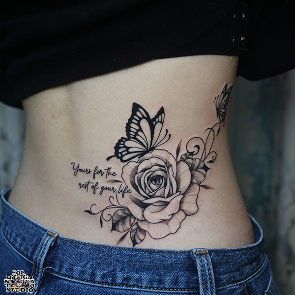 名古屋　タトゥー　女性